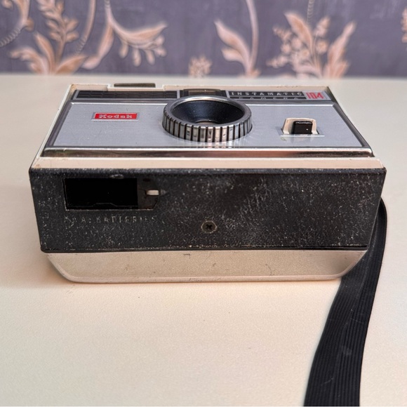 Vintage Estate 1960's Kodak Instamatic 104 Camera with Wrist Strap UNTESTED - Picture 12 of 13